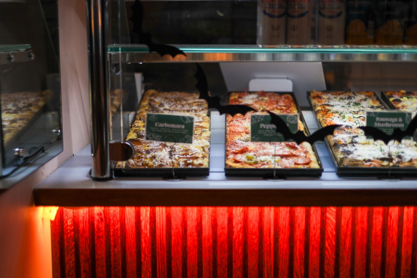 Image of pizza slices in Mani Pizza