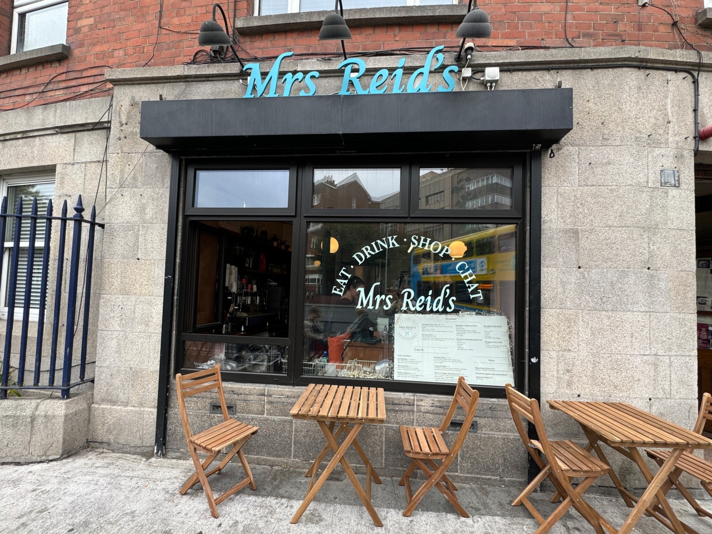 Mrs Reis cafe from outside