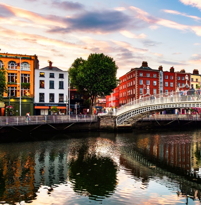 Image of Ha'penney Bridge, Dublin, at sunset
